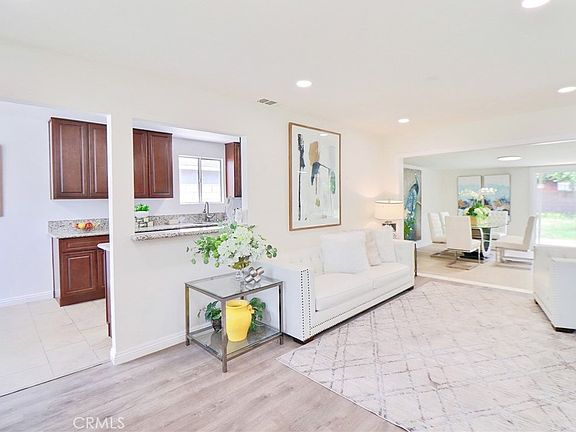 5th image of 1022 W Grovecenter St