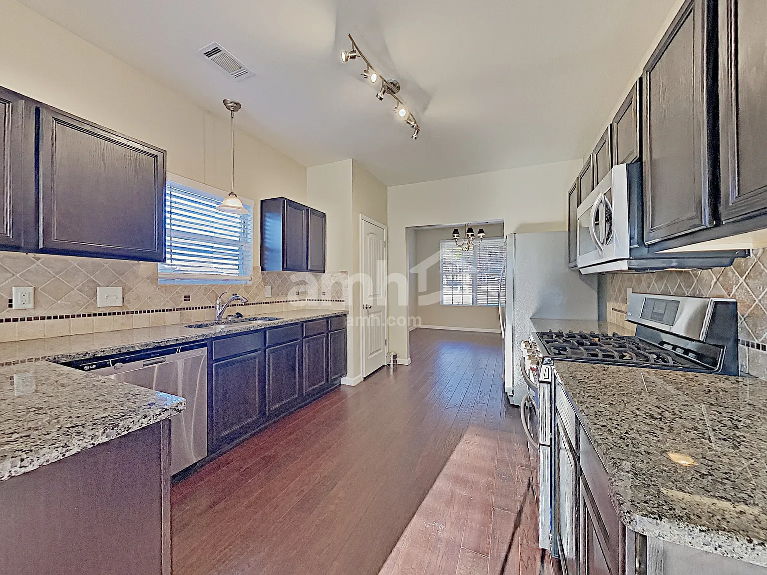 4 bed, 3.0 bath, 2465 sqft, $2,630 — Photo 4