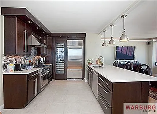 Sold by Warburg | media 8