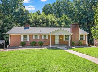 1335 Pinebluff Rd, Winston Salem, NC 27103