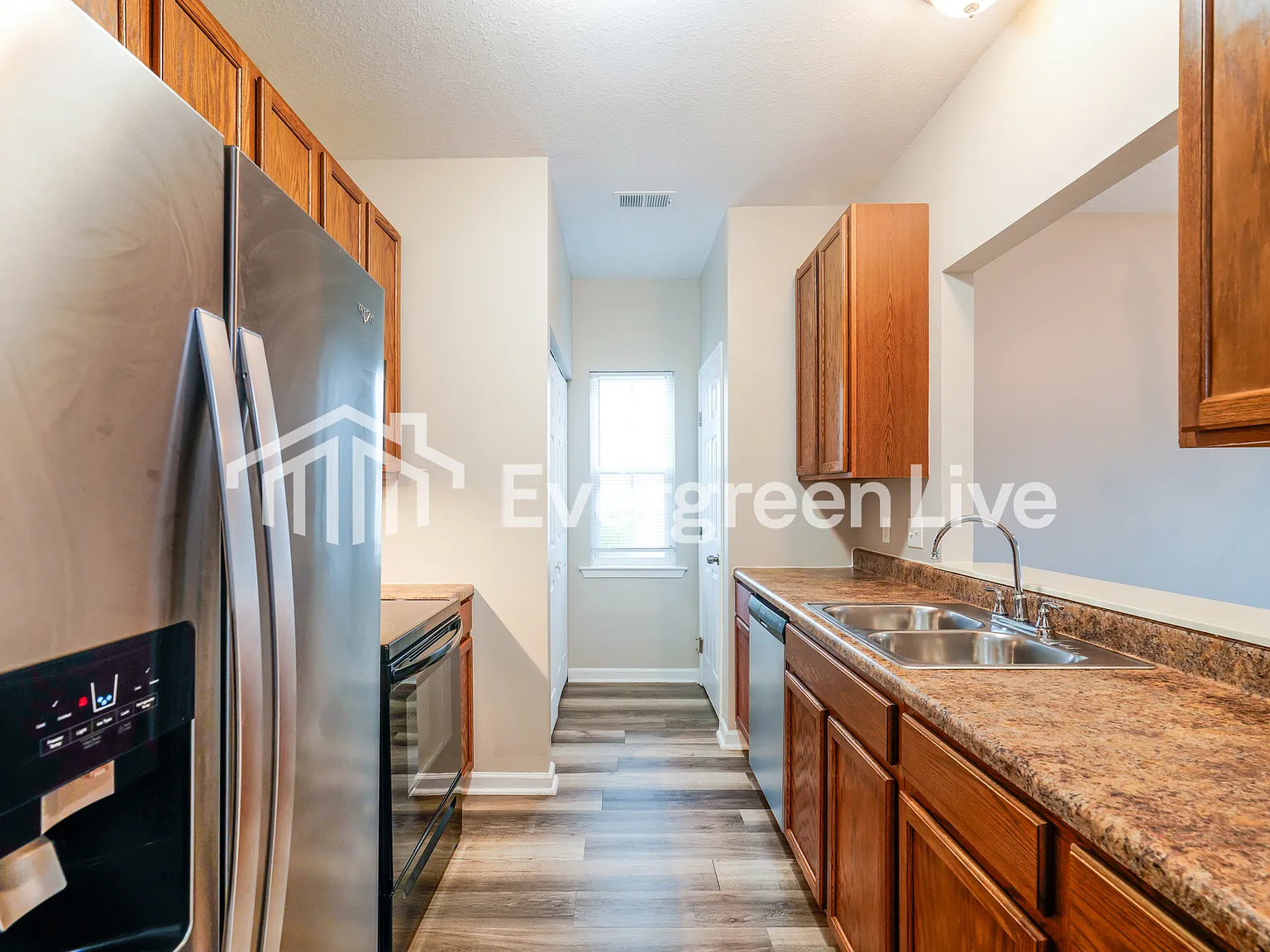 4 bed, 3.0 bath, 1608 sqft, $1,745 — Photo 3