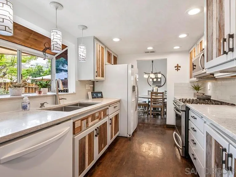 11205 Candleberry Ct — Photo 12