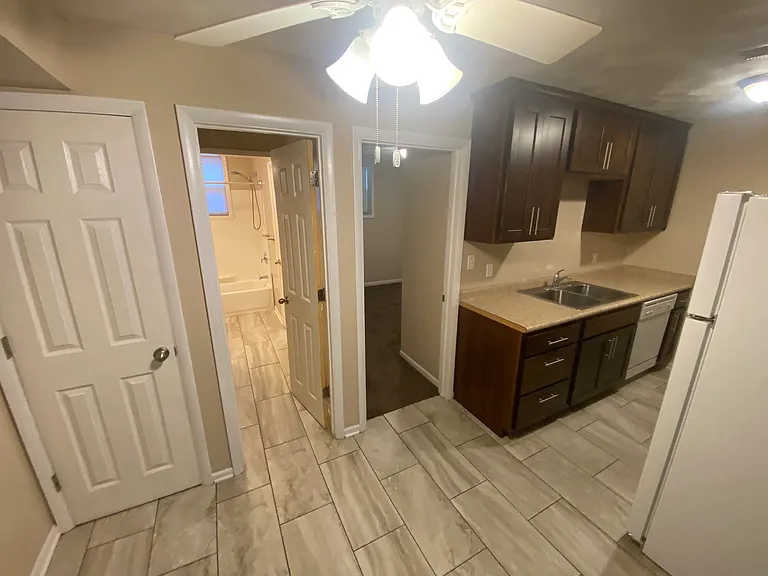 2534 J St #5 — Photo 4