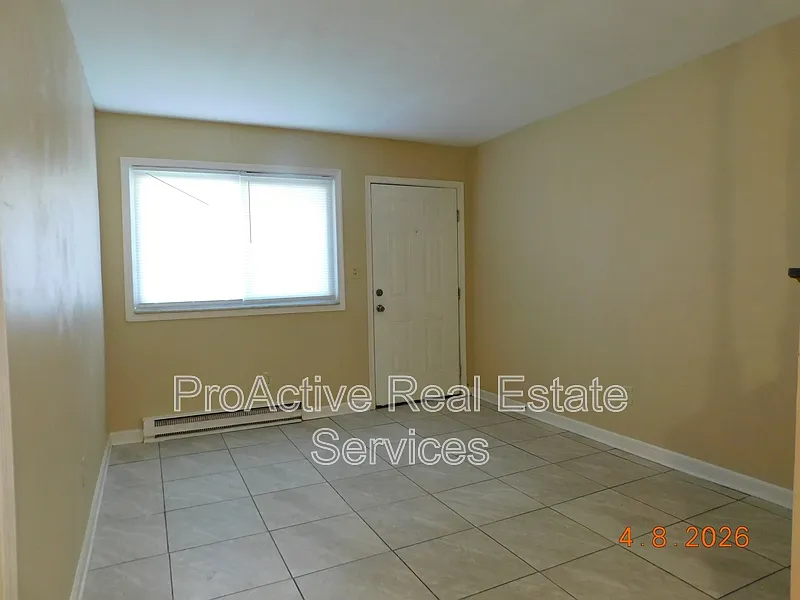 1 bed, 1.0 bath, 600 sqft, $1,050 — Photo 3