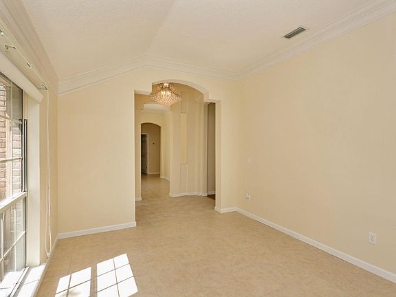 4th image of 4598 Royal Port Dr