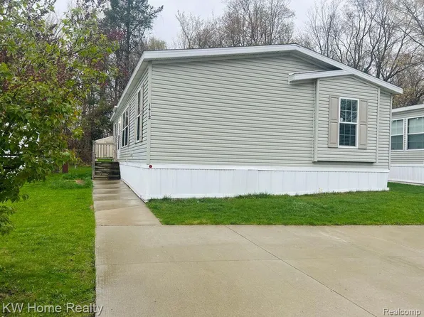 1412 Nardeer St, Novi, MI 48374