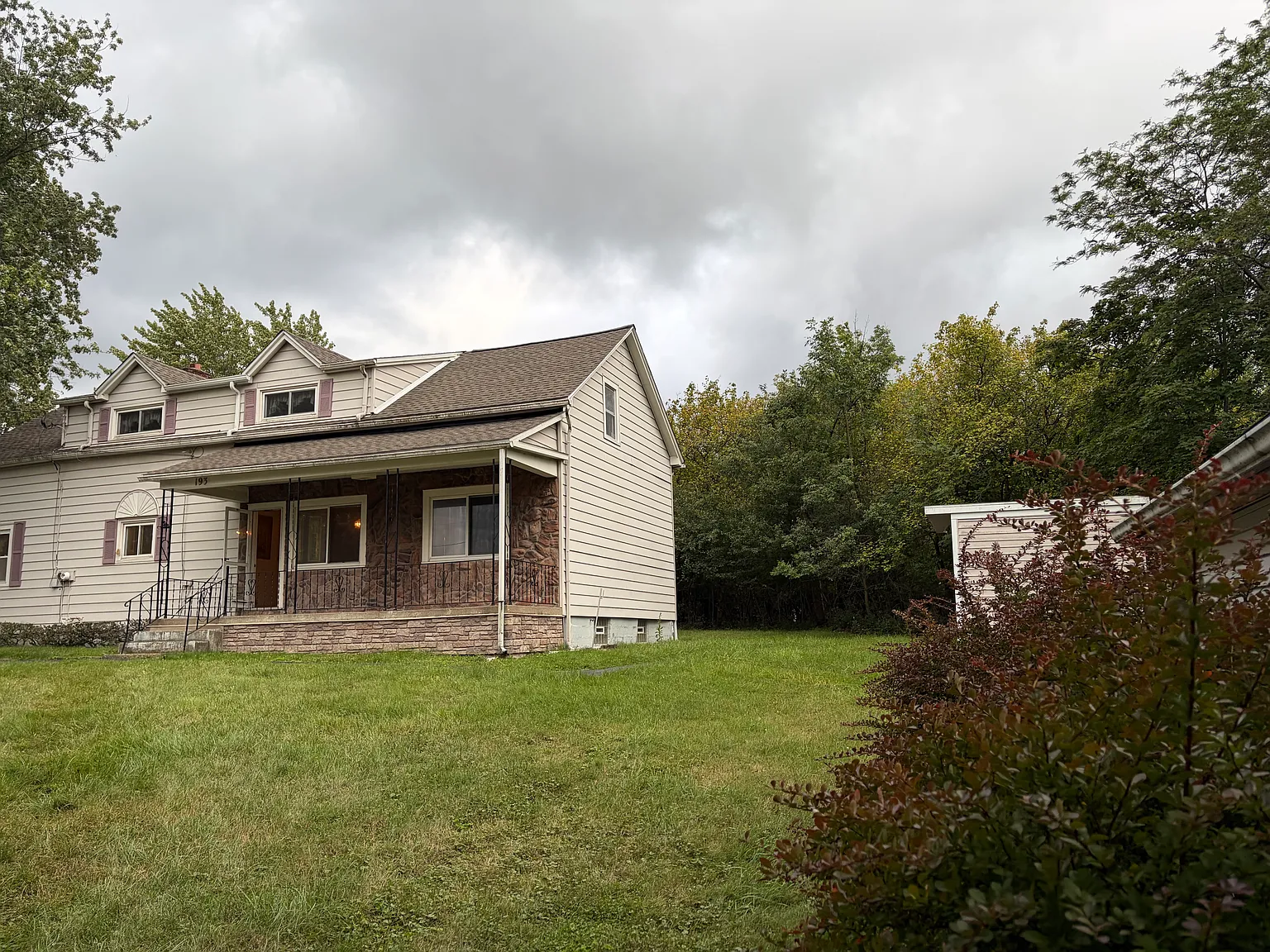 3 bed, 1200 sqft, $2,450 — Photo 2