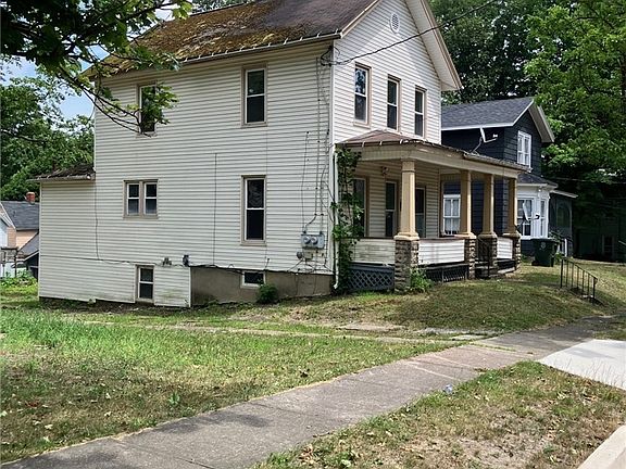 2nd image of 52 Thayer St