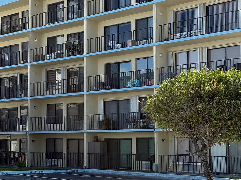 3215 N Ocean Dr #302 — Photo 3