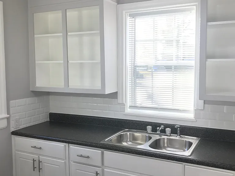 1127 Churchill Ave SW — Photo 2
