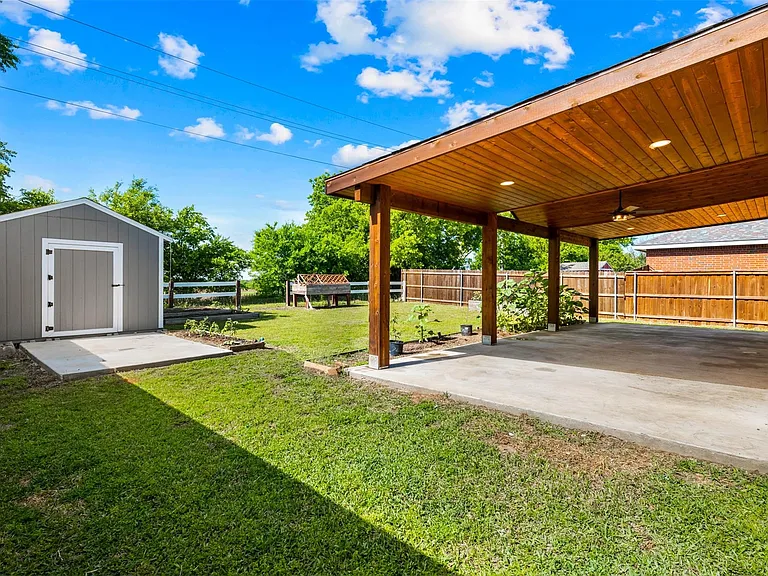 308 Deer Run Dr — Photo 17