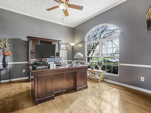 4th image of 7707 Glenmore Dr