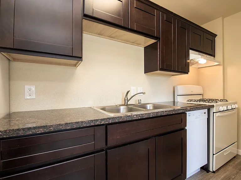 Sunset Village Apartments — Photo 20