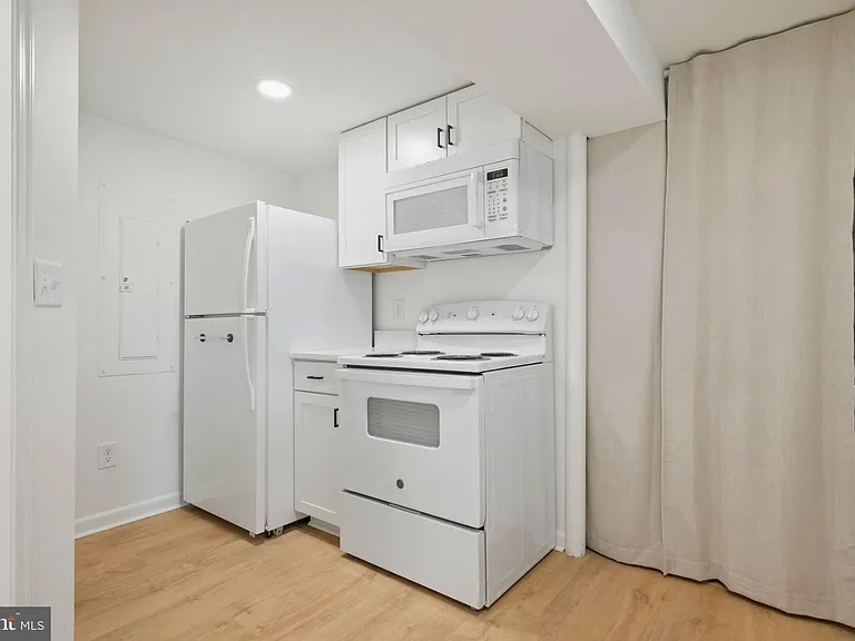 414 Madison Ct SE — Photo 15