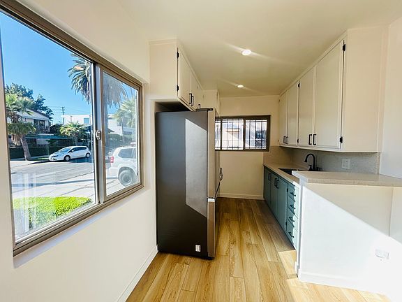 4th image of 1226 N Commonwealth Ave APT 1