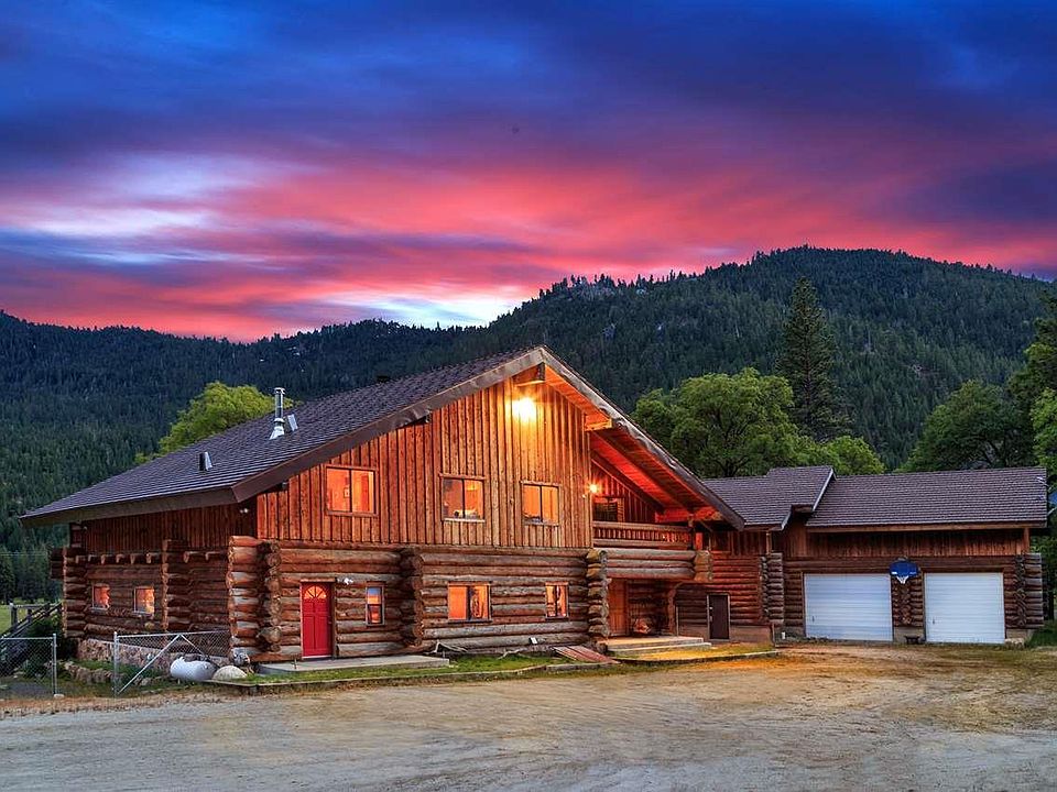 Gorgeous custom log home on acreage. Private location in Janesville. Susanville is a quick 12 minute drive.