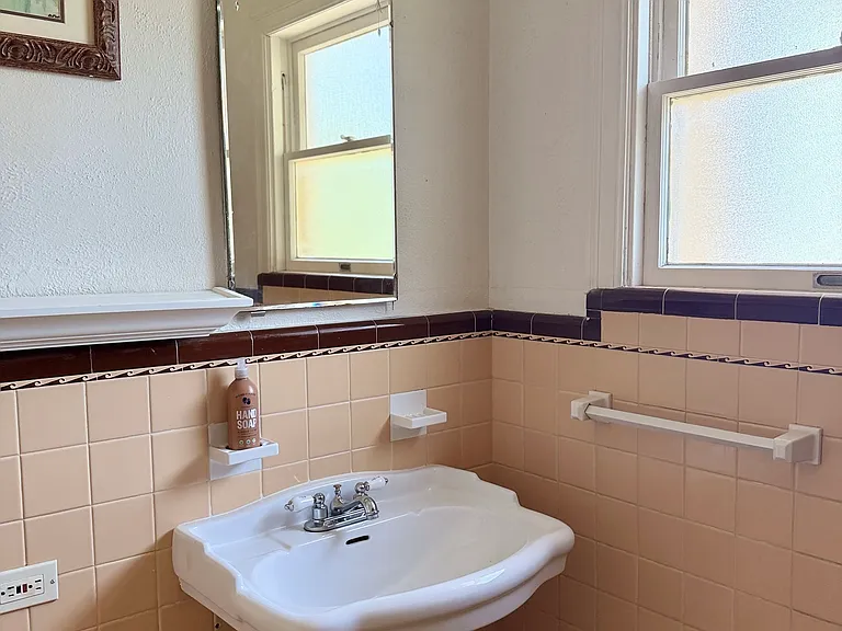 325 E Rosewood Ave — Photo 20