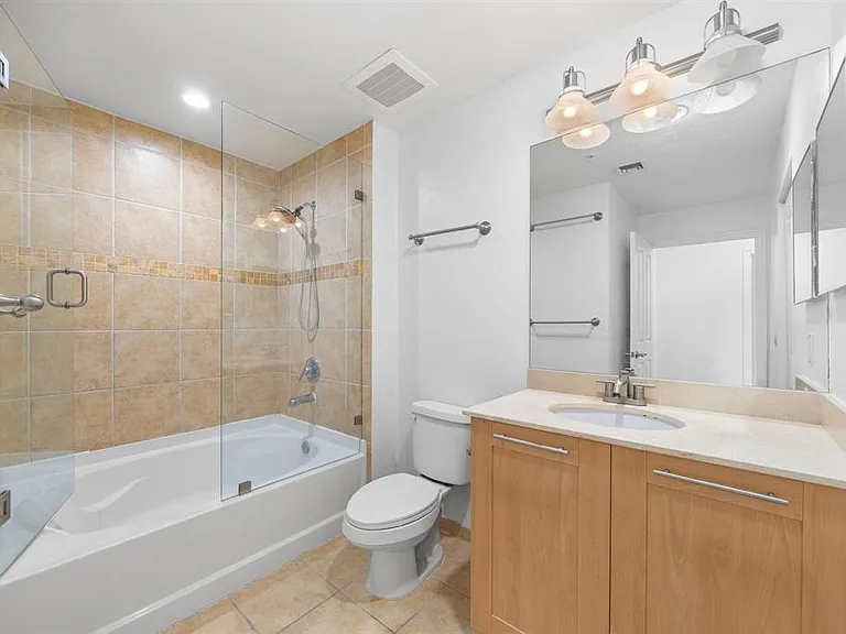511 SE 5th Ave #615 — Photo 13