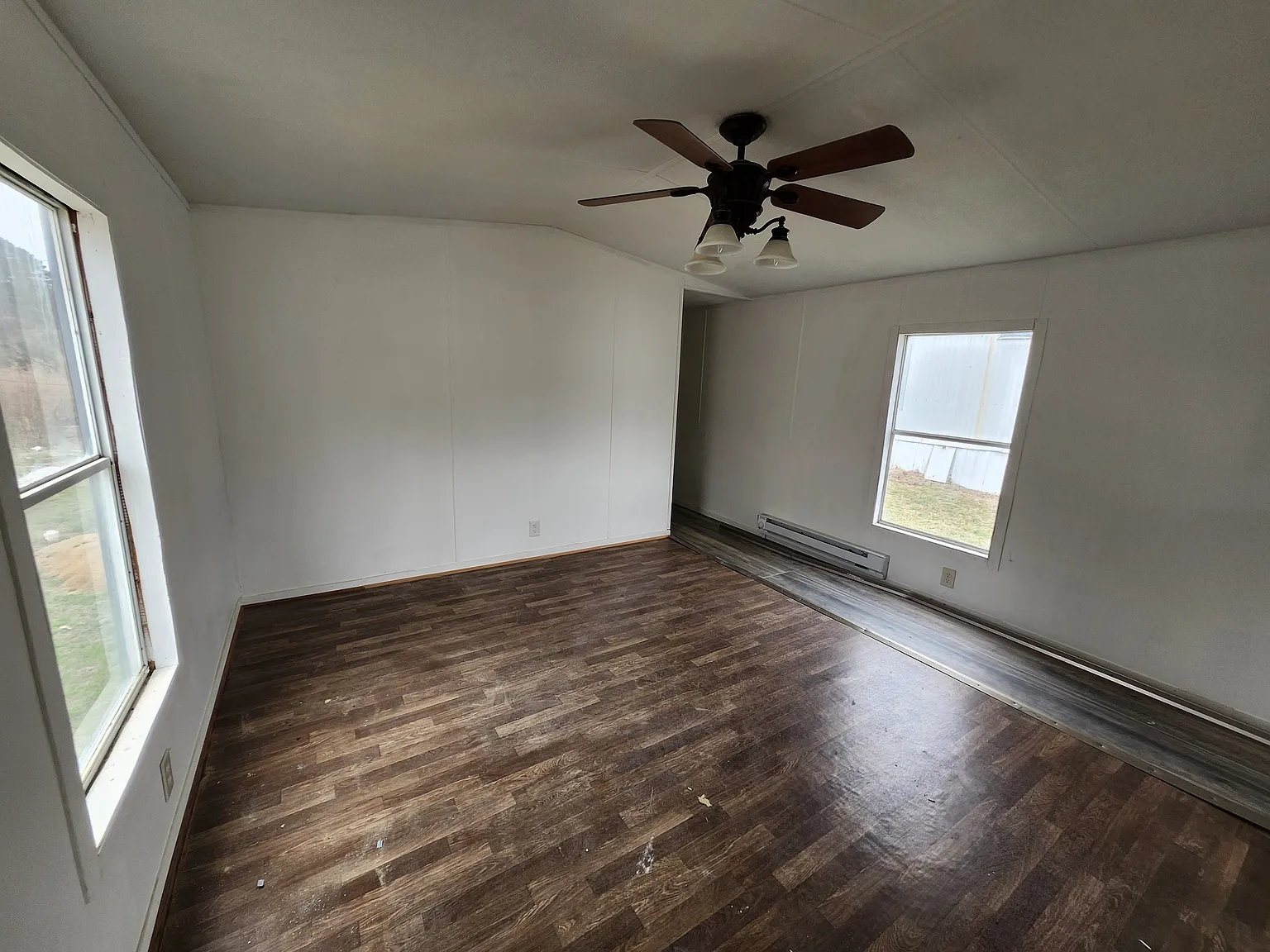 2 bed, 812 sqft, $700 — Photo 2