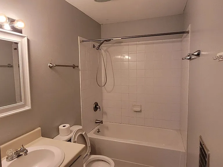 523 Meadowview Dr #D306 — Photo 13