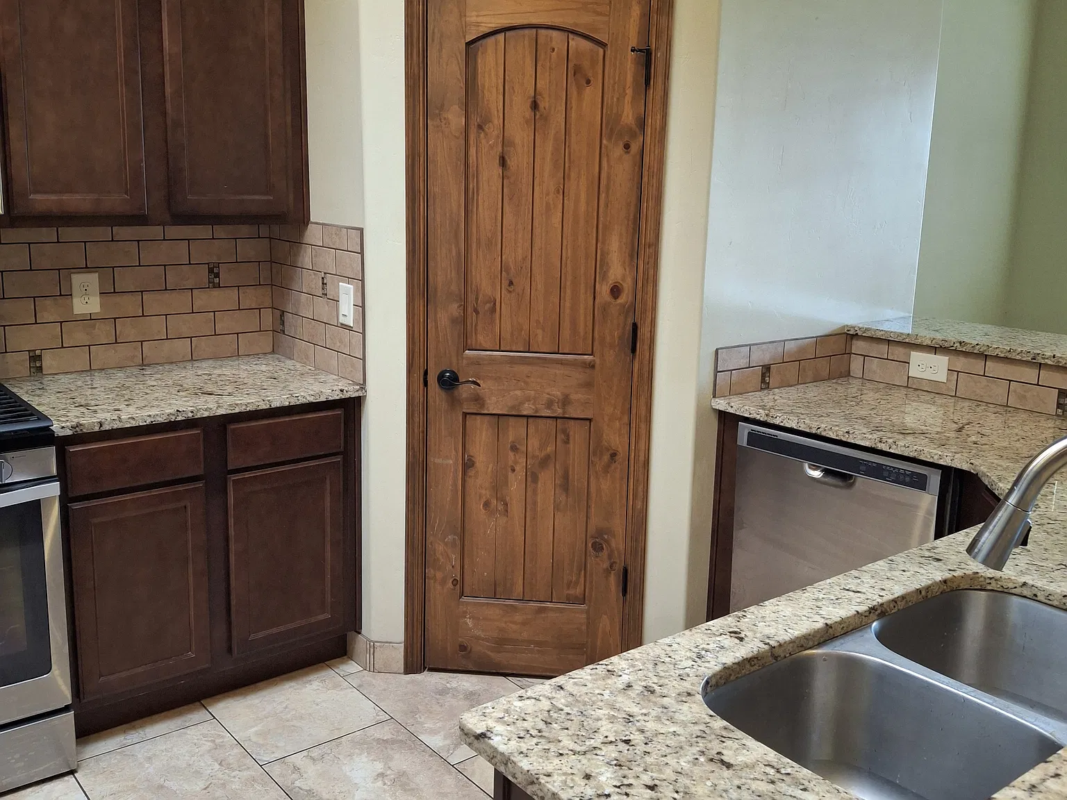 3 bed, 1644 sqft, $1,850 — Photo 4