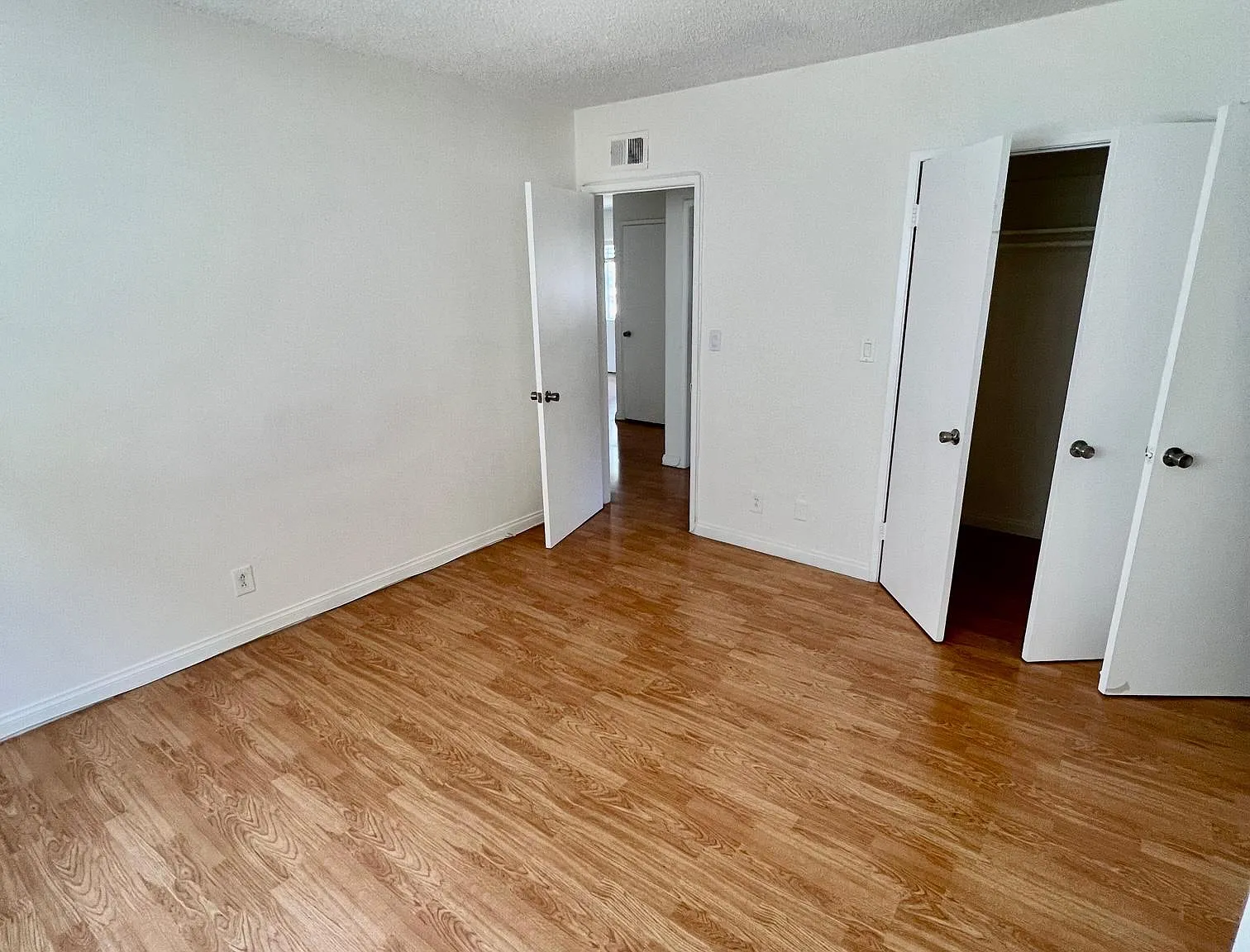 4 bed, 1200 sqft, $4,200 — Photo 3