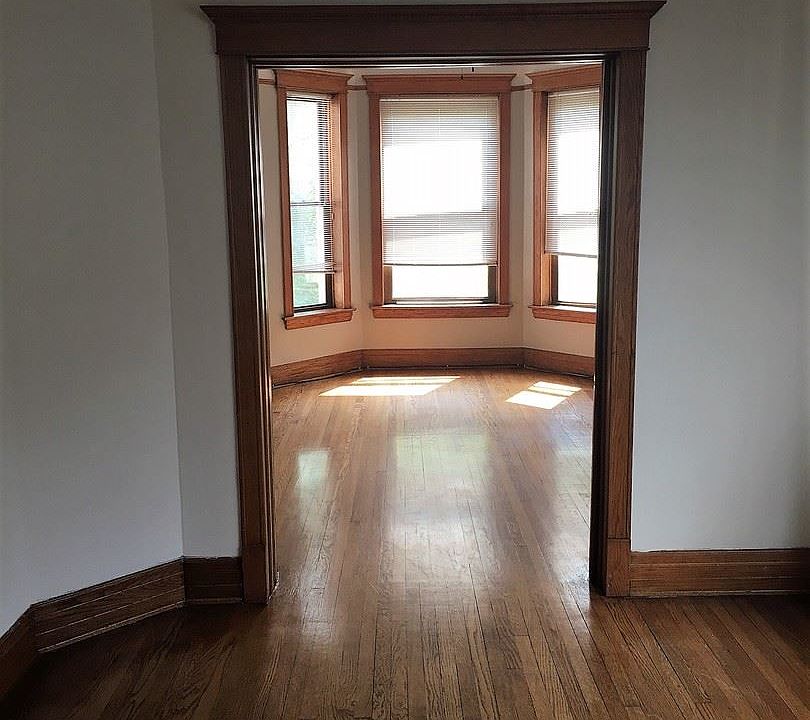 1st image of 3708 N Lakewood Ave APT 3S