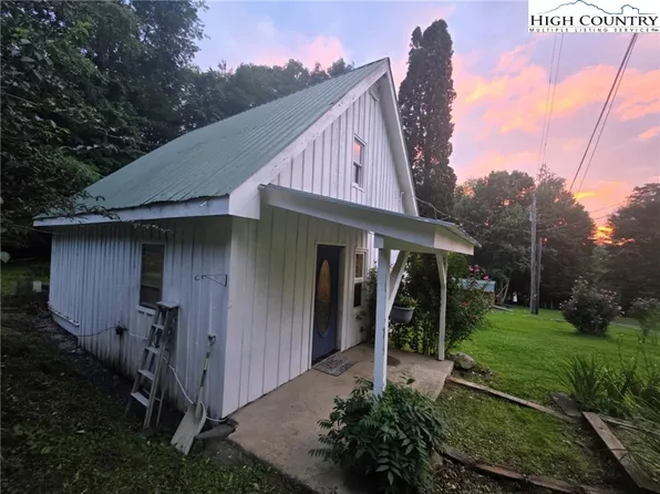 184 Hobert South Road, Zionville, NC 28698