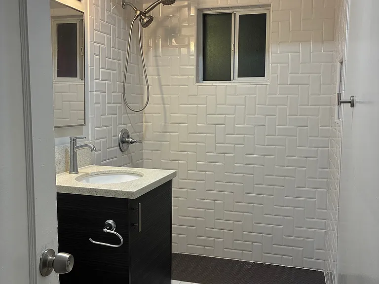 914 Sampson St #2 — Photo 5