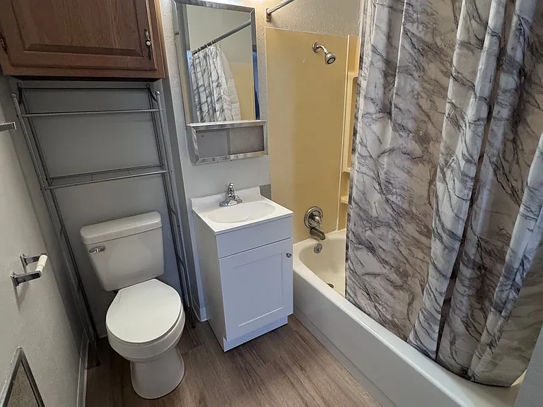 1 bed, 1.0 bath, $775 — Photo 15