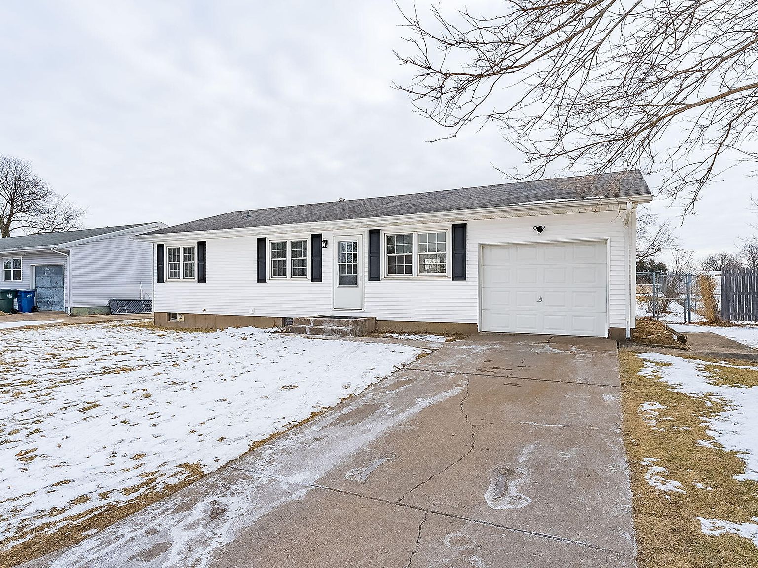 1107 Dolliver St, Muscatine, IA 52761 Zillow