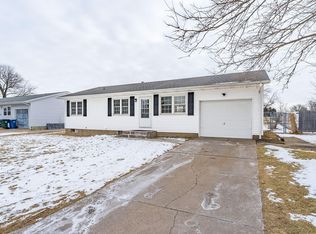 1107 Dolliver St, Muscatine, IA 52761