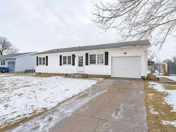 1107 Dolliver St, Muscatine, IA 52761