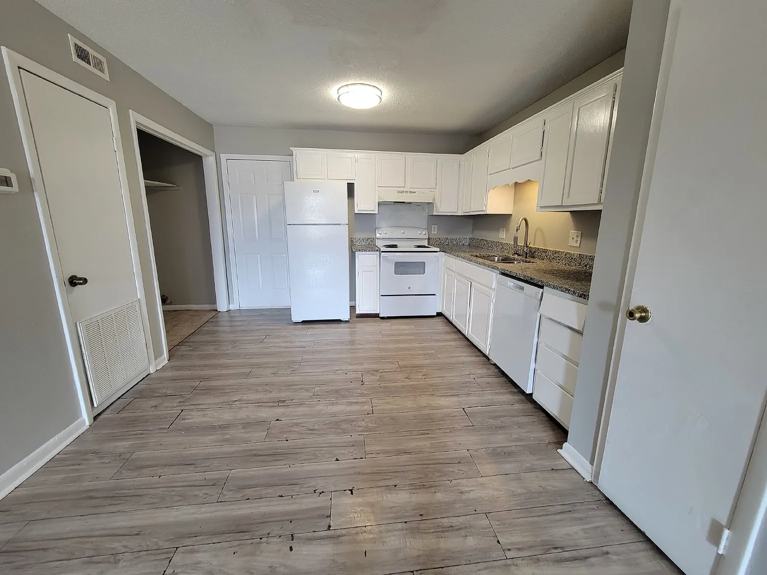 2 bed, 1.0 bath, $850 — Photo 3