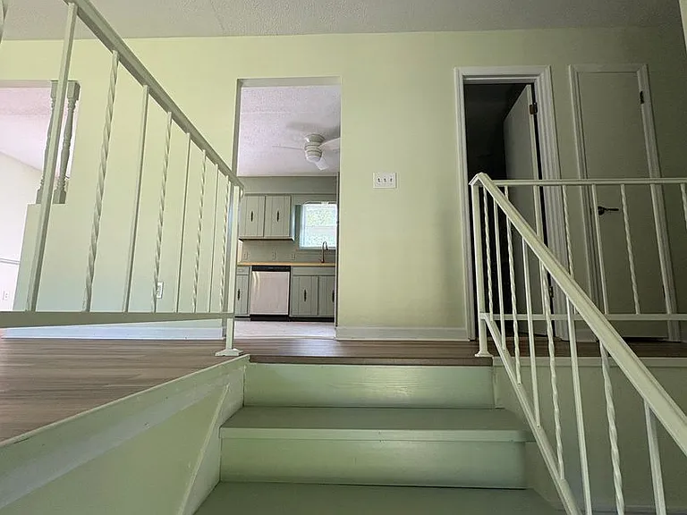 825 S Valleywood Cir — Photo 3