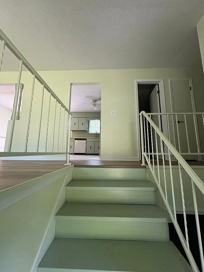 Building Photo - 825 S Valleywood Cir