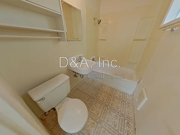 437 SW 9th St — Photo 7
