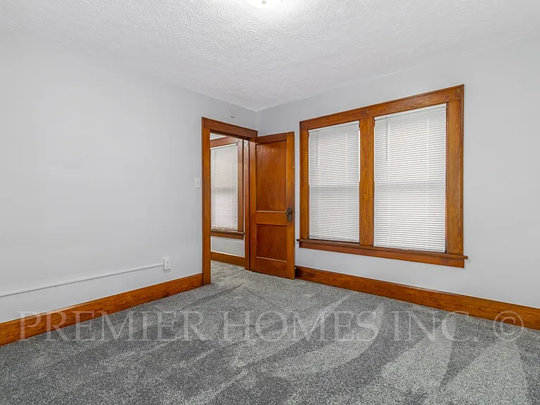 115-123 Louis Ave — Photo 9