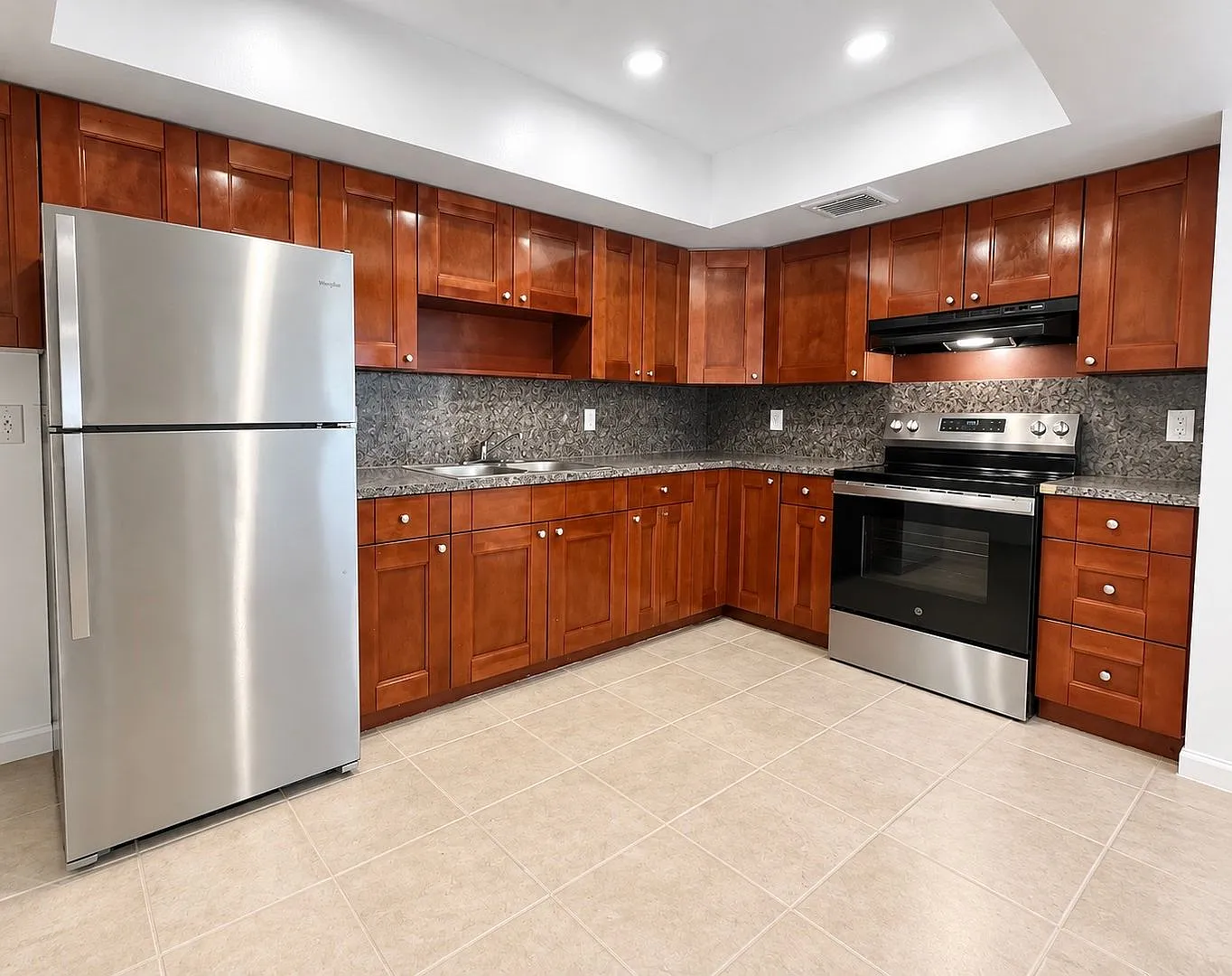 Zenith Apartments — Photo 1
