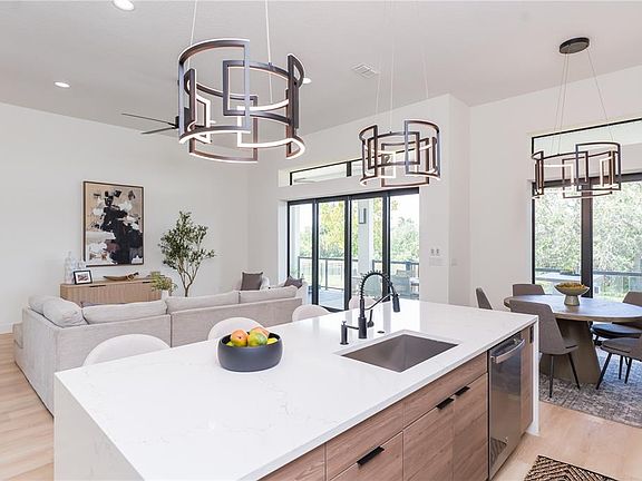 4th image of 901 Eagle Ln