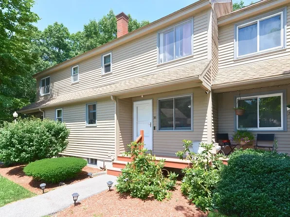 16 Macintosh Ln, Leominster, MA 01453