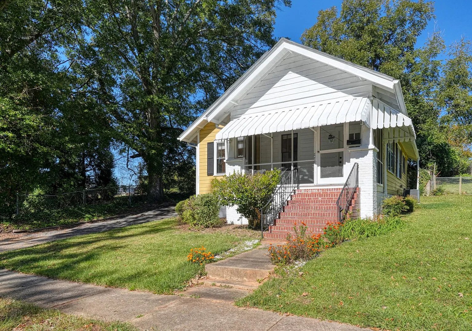 2 Bedroom Home Near Downtown Spartanburg — Photo 3