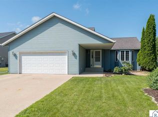 640 Grayhawk Dr, Mankato, MN 56001