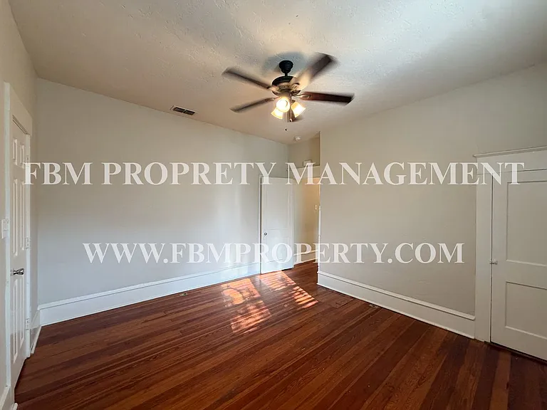 604 W Knox St — Photo 16