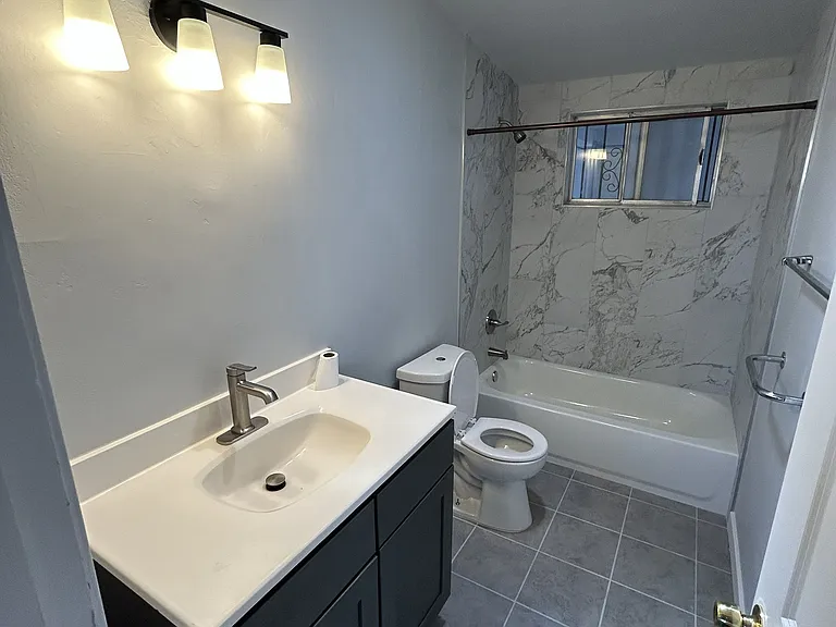 1849 W Waverly St — Photo 10