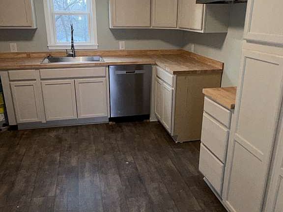 3rd image of 106 Hillcrest Dr
