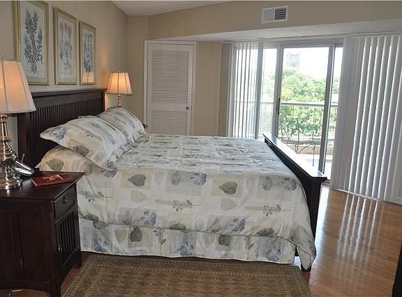 4th image of 900 19th Ave S APT 808