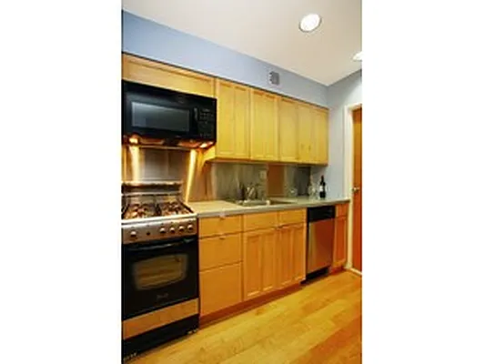 Sold by Citi Habitats | media 6