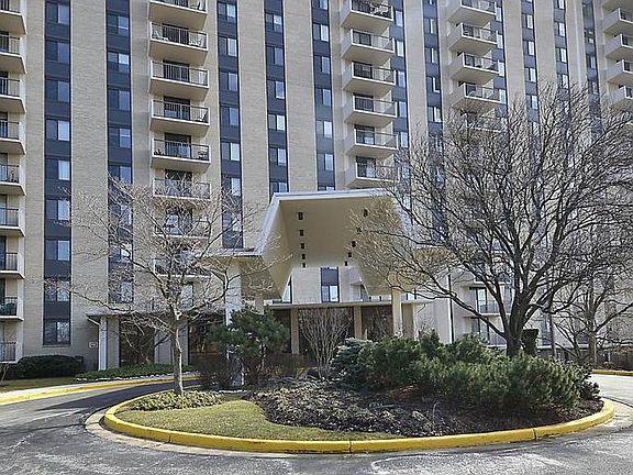 2nd image of 7420 Westlake Ter APT 205