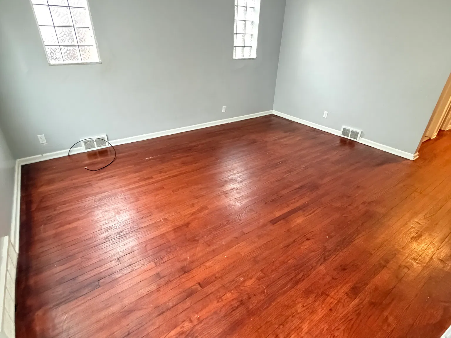 3 bed, 916 sqft, $1,350 — Photo 3